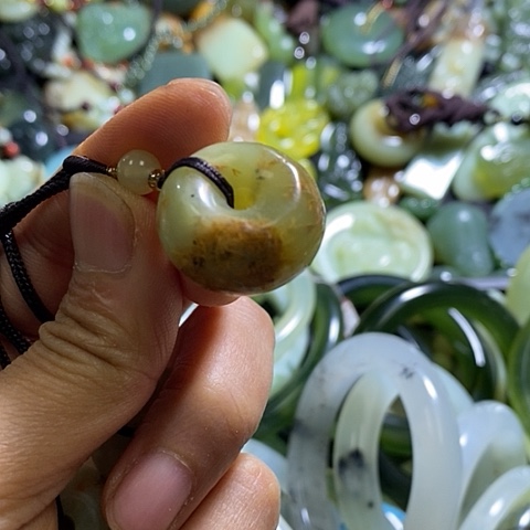 岫玉颈饰未镶嵌挂件