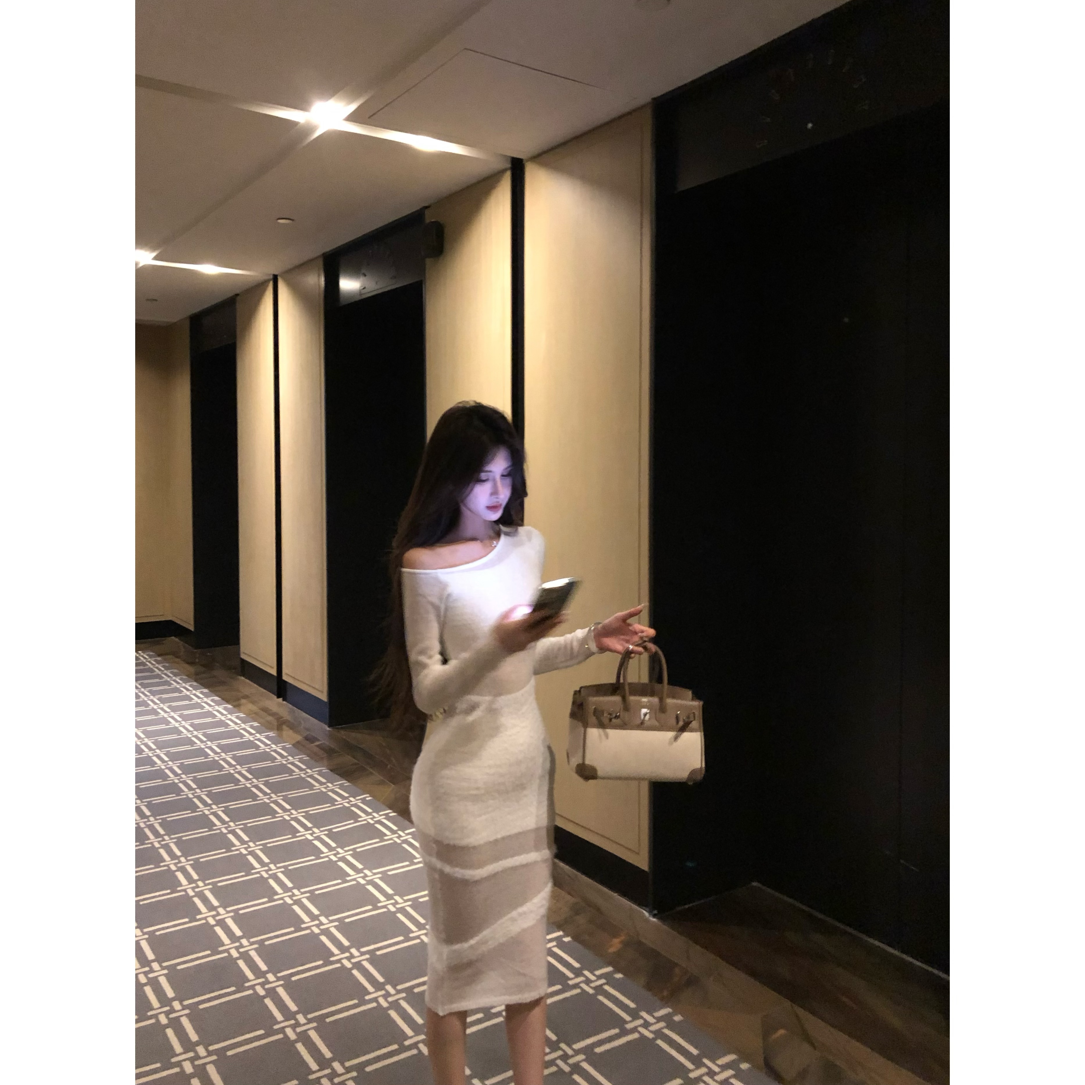 高级感透视名媛风紧身包臀裙子收腰显瘦性感长袖连衣裙女秋F01243