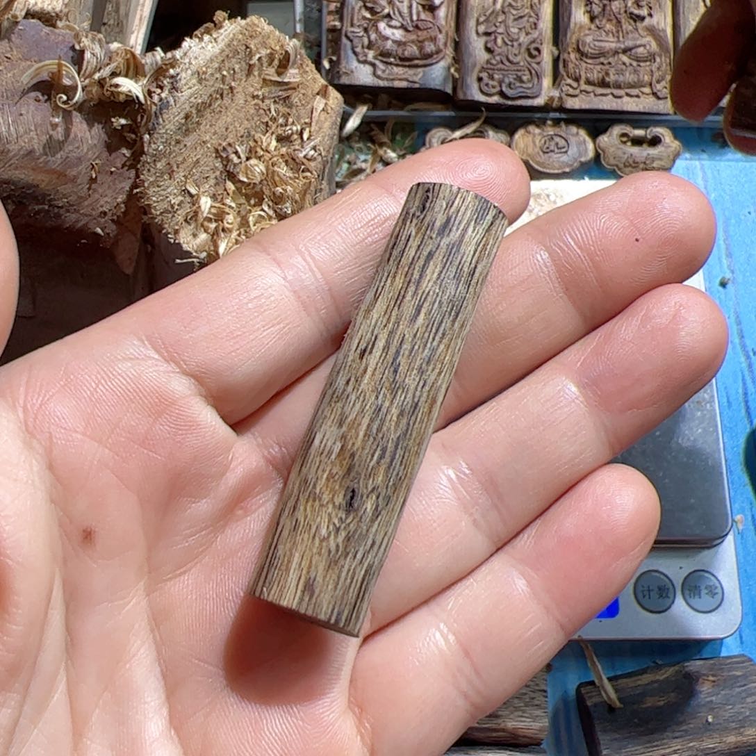 沉香吊坠陆河素牌5.1克