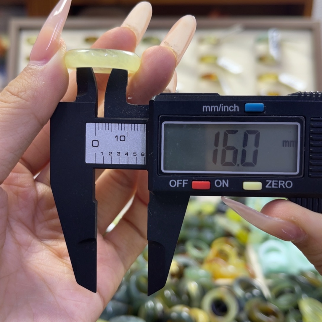 蛇纹石玉未镶嵌手镯8