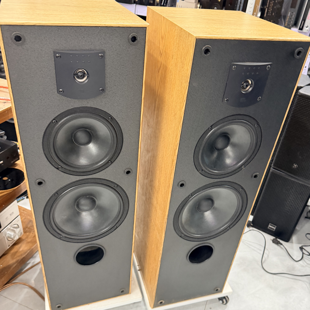 8新 JBL 二手JBL900落地音箱，运费自理，不支持无理由