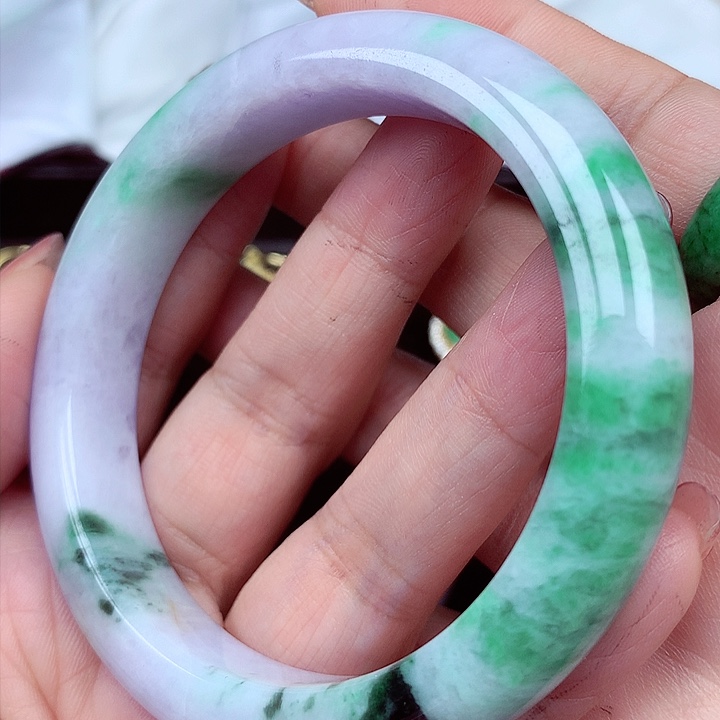 翡翠手镯未镶嵌翡翠
