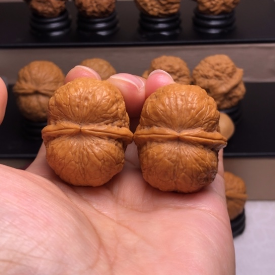 文玩核桃把件峭壁元宝33