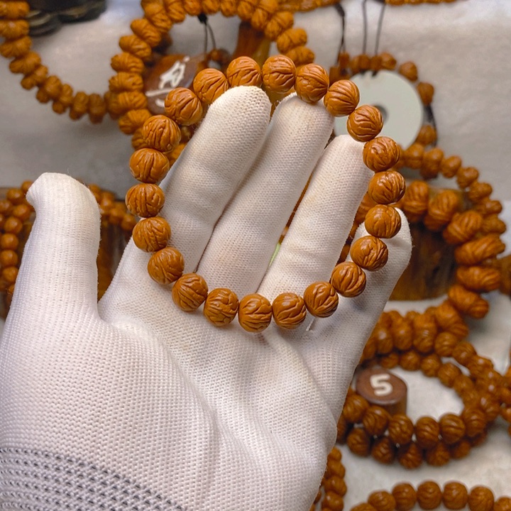 桃核手串昨****。精品玉龙脊单圈