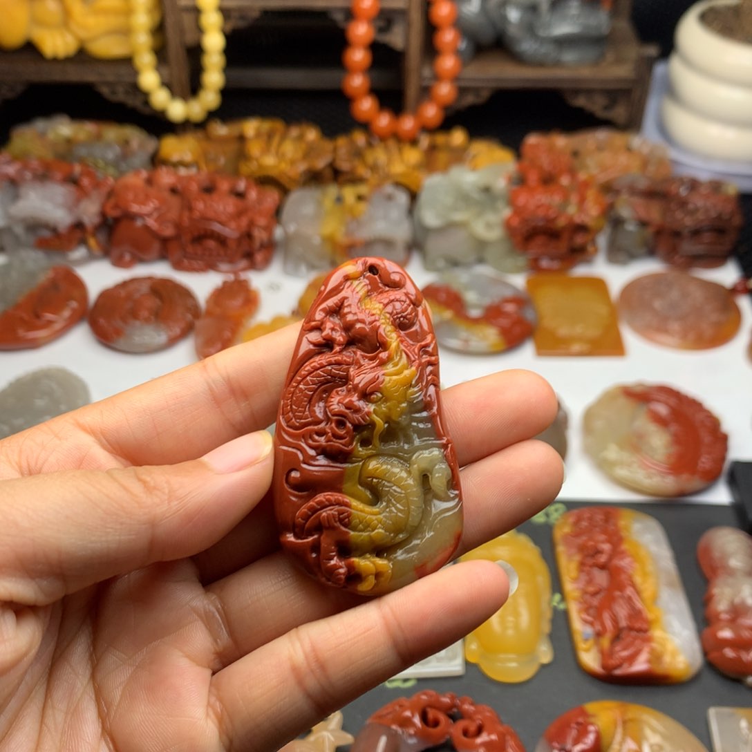 石英质玉（黄龙玉）未镶嵌挂件