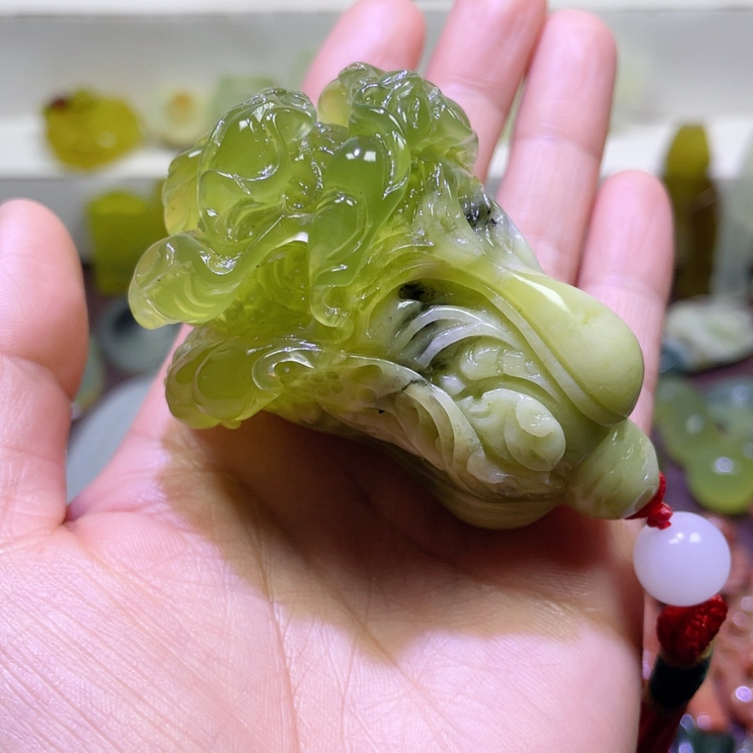 蛇纹石玉颈饰未镶嵌