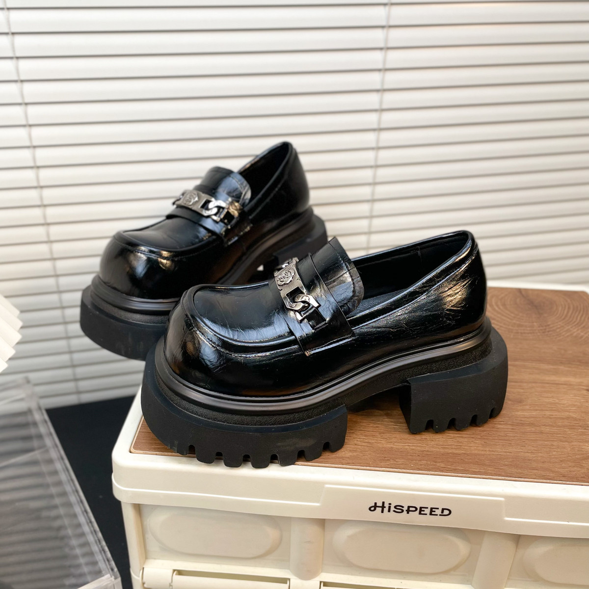 【官方正品&香港SHOP】个性真皮一脚蹬亮皮JK小皮鞋女2025年春新