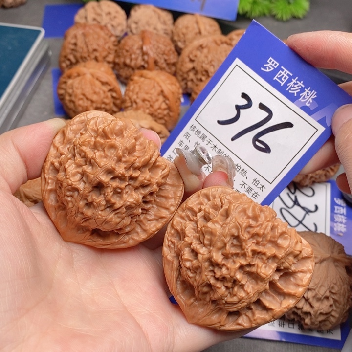 桃核把件52官帽376号牌