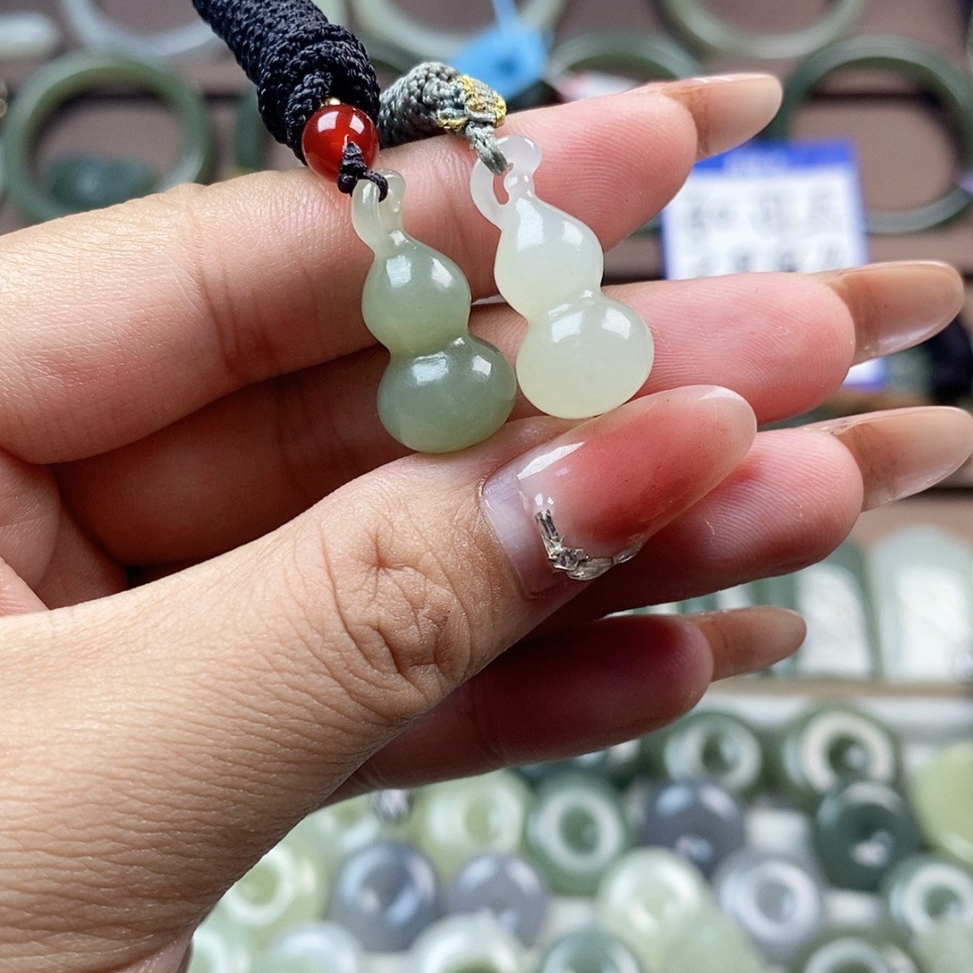 颈饰未镶嵌和田玉葫芦多样性发1件