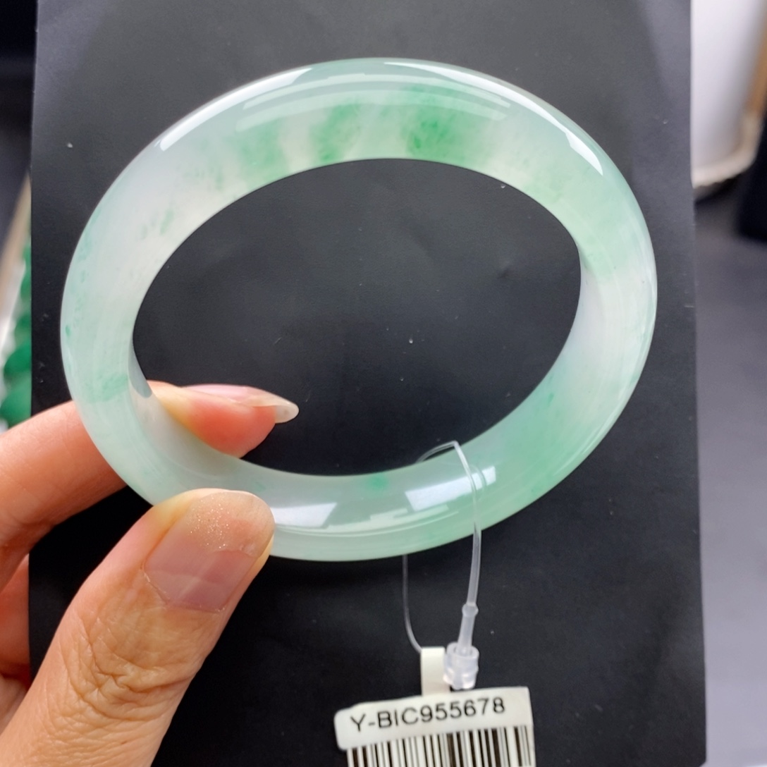 v***n石英质玉未镶嵌手镯