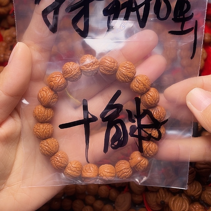 特***强木质类龙纹桃枭挂件