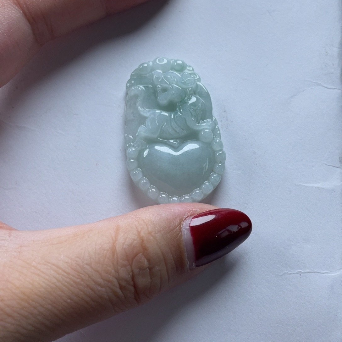 翡翠颈饰未镶嵌萍**?