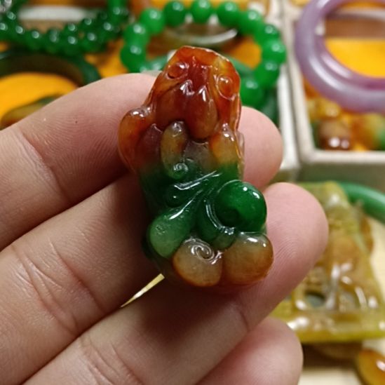 翡翠颈饰未镶嵌翡翠