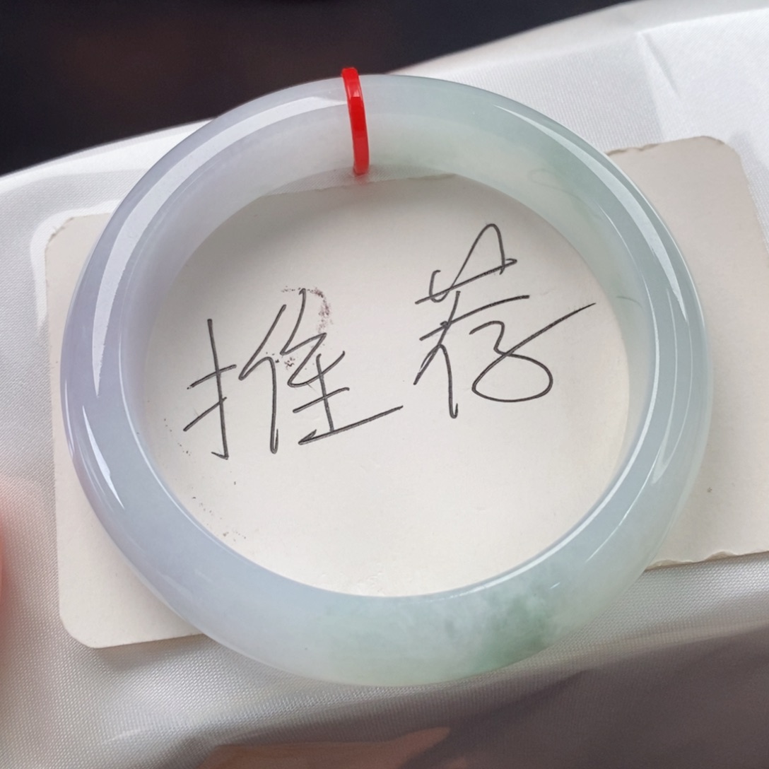 翡翠手镯未镶嵌正圈