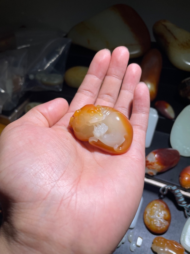 新疆和田玉回头貔犰