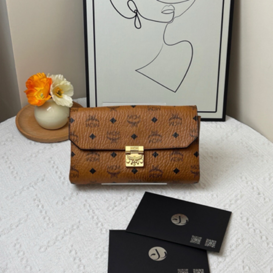 95新 MCM 链条信封 干邑色/JW6374