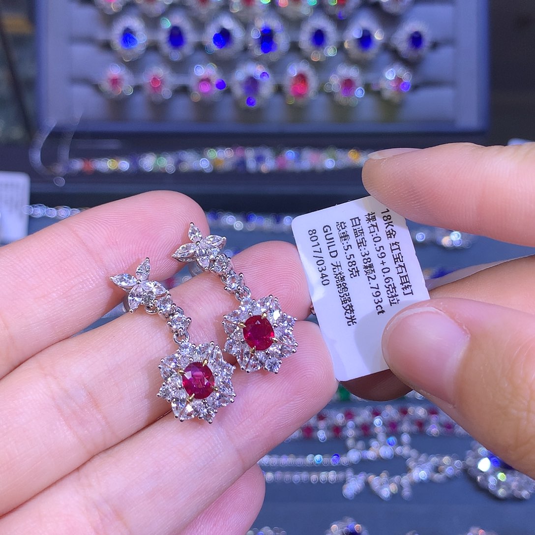 耳钉18K金镶嵌红宝石