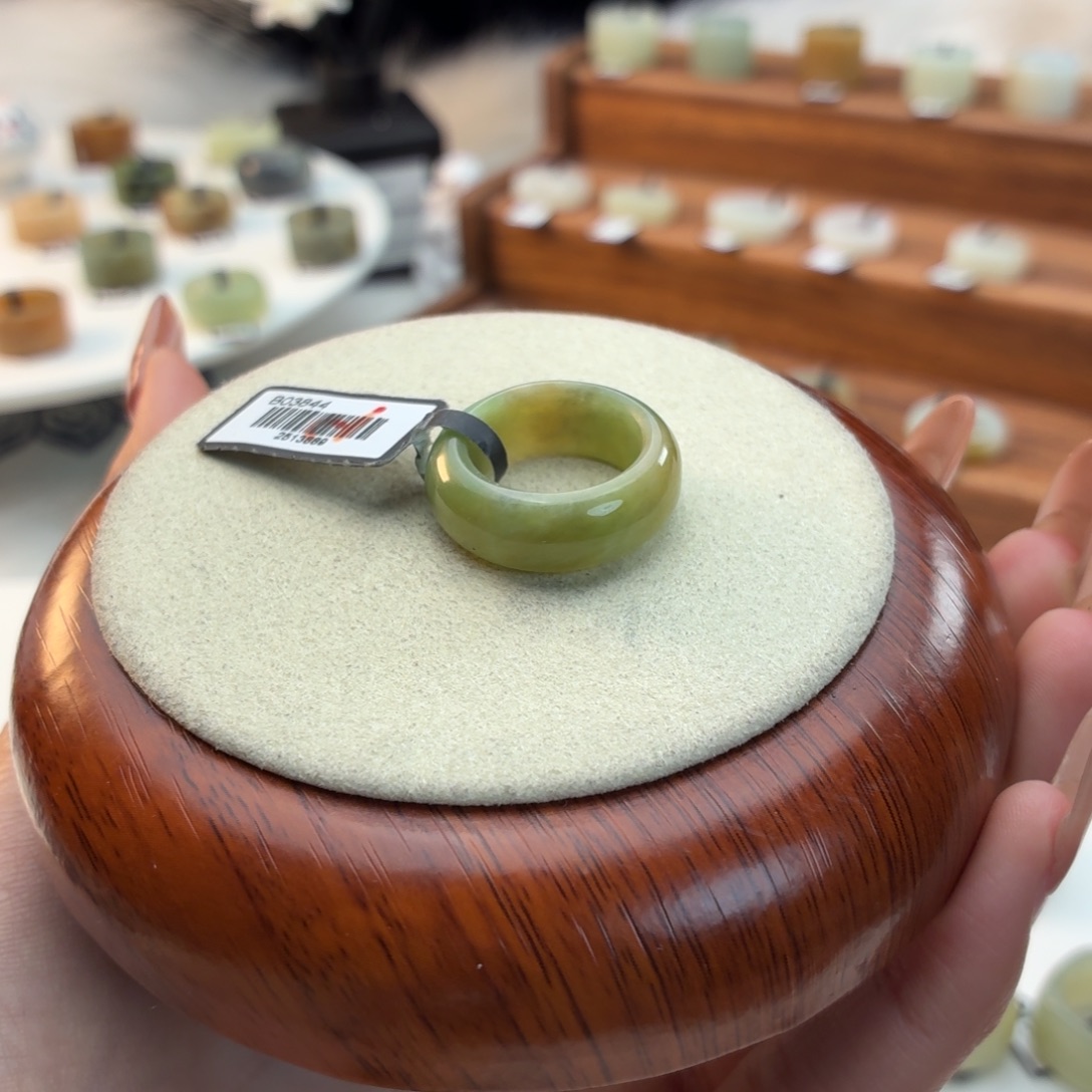 和田玉未镶嵌戒指黑羊洞轮胎16.89mmj102