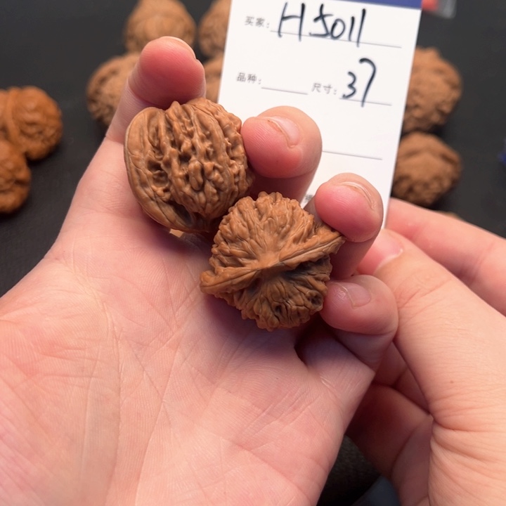 文玩核桃把件（***）山西老树一代汉高楼5011