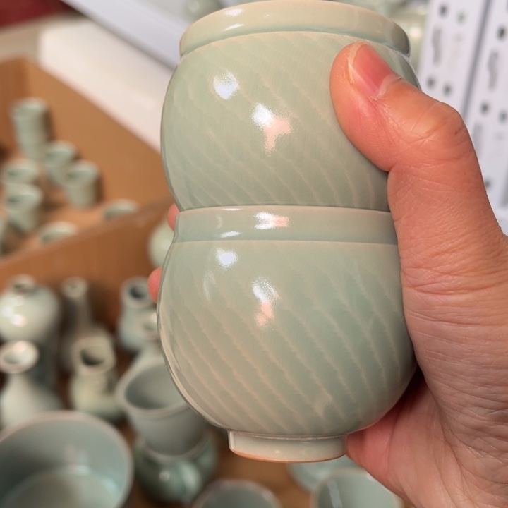 乌***邦瓷杯子两只瑕开播浮力