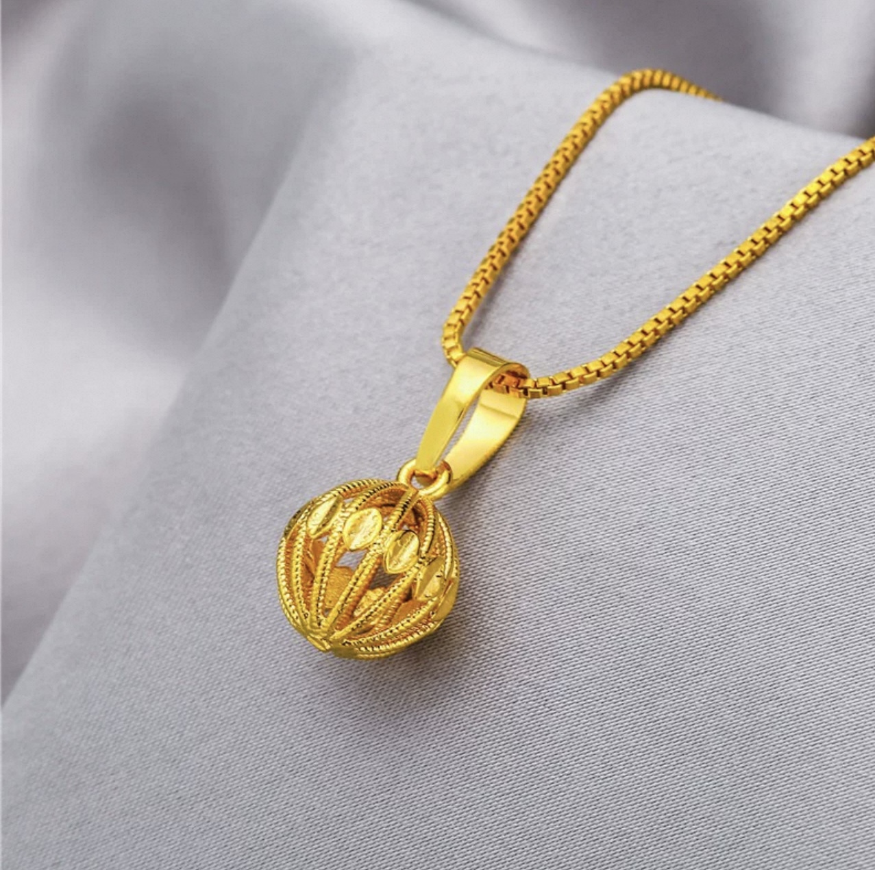 精工高版本玲珑球吊坠