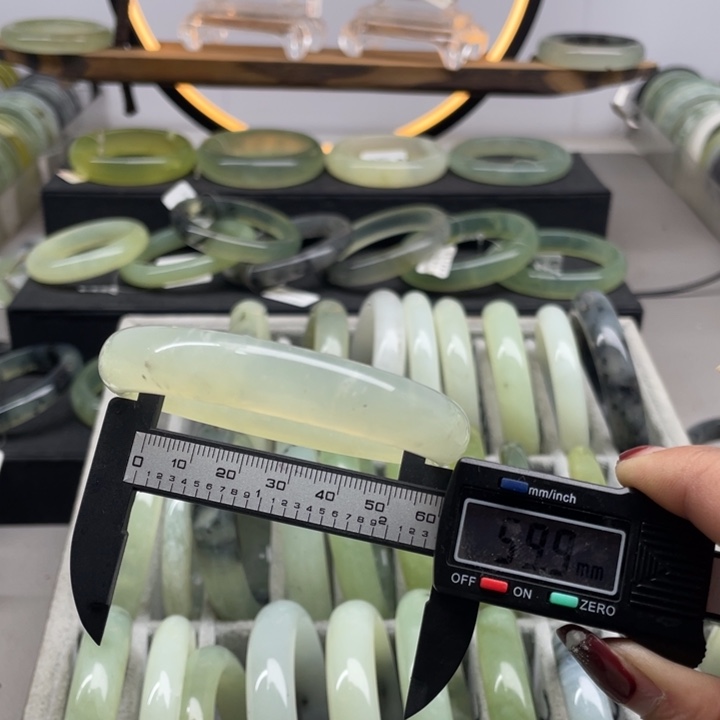 蛇纹石玉手镯未镶嵌249