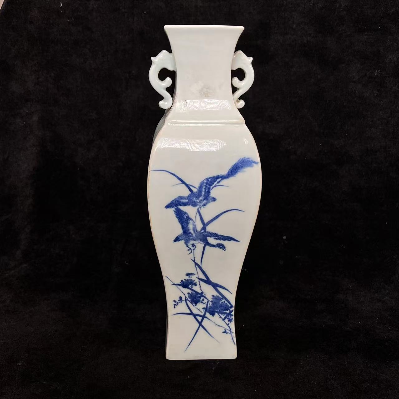 清晚期王步青花双耳四方瓶