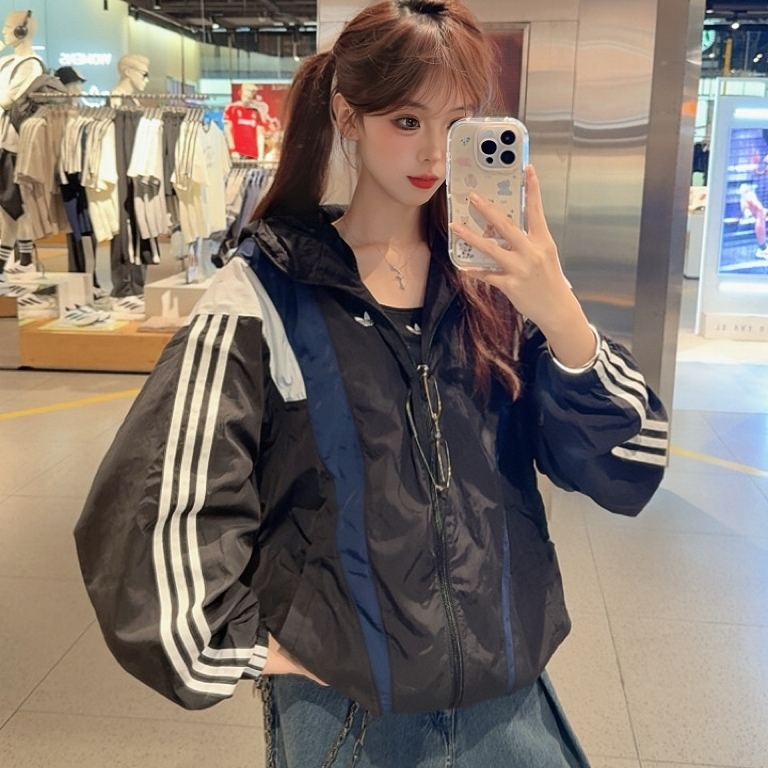 ADIDAS秋季新款防风外套休闲运动风潮流风连帽外套KS3552