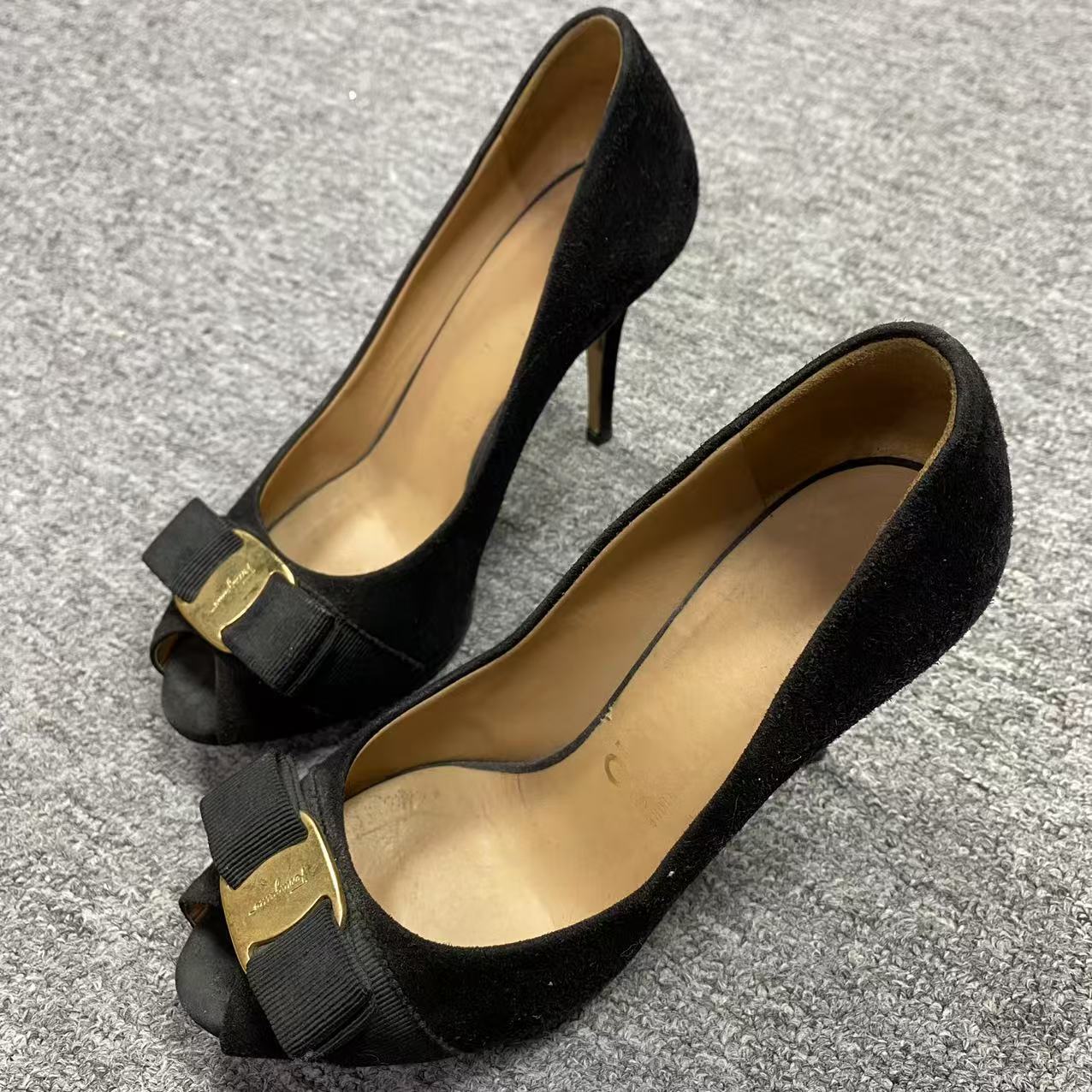 95新 FERRAGAMO/菲拉格慕 35.5码/黑色蝴蝶结经典款高跟鞋 xxs482