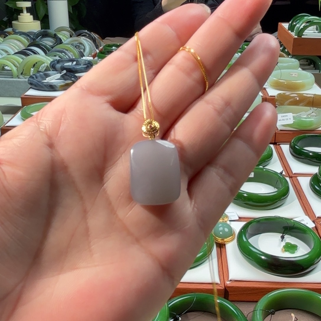 和田玉颈饰未镶嵌