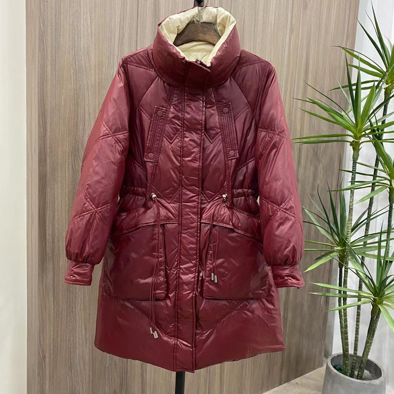 时尚休闲百搭连帽加厚收腰中长款羽绒服C2686