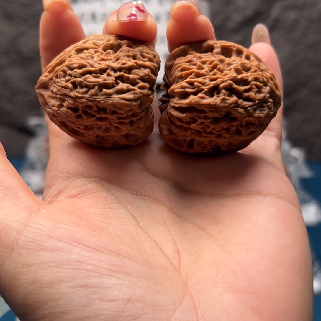 熊***蜜文玩核桃把件南疆38微色差