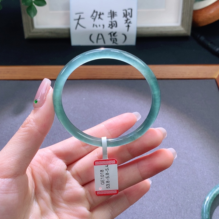 翡翠手镯未镶嵌天然翡翠手镯