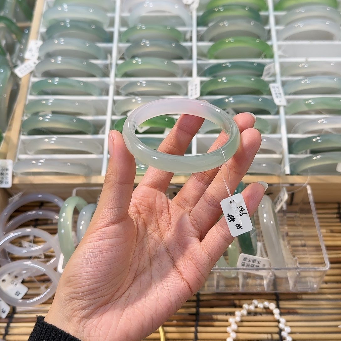 玛瑙/玉髓未镶嵌手镯圈口54.6