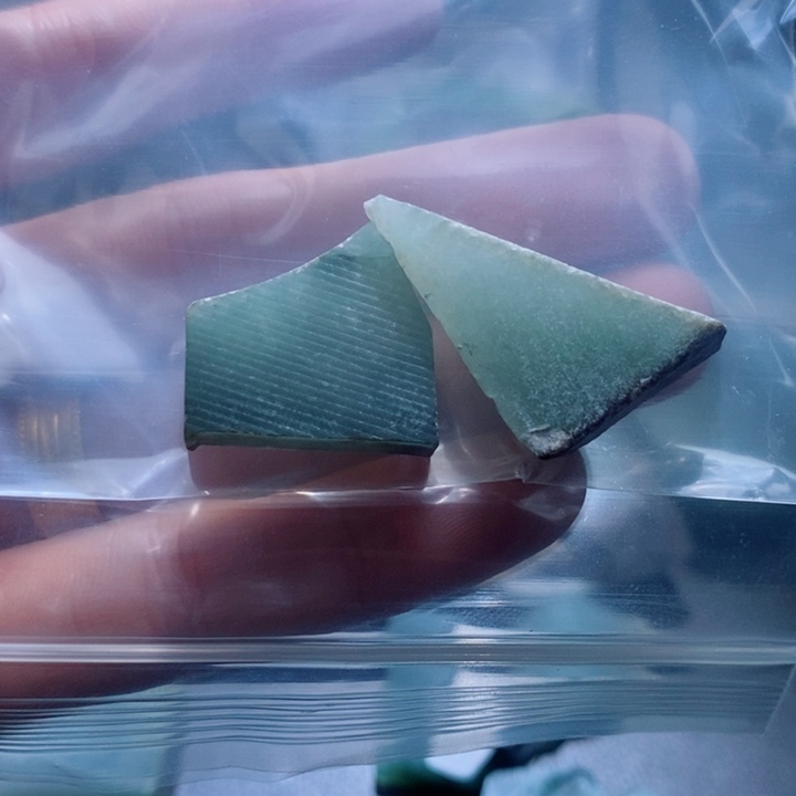 给***水翡翠未镶嵌颈饰料子