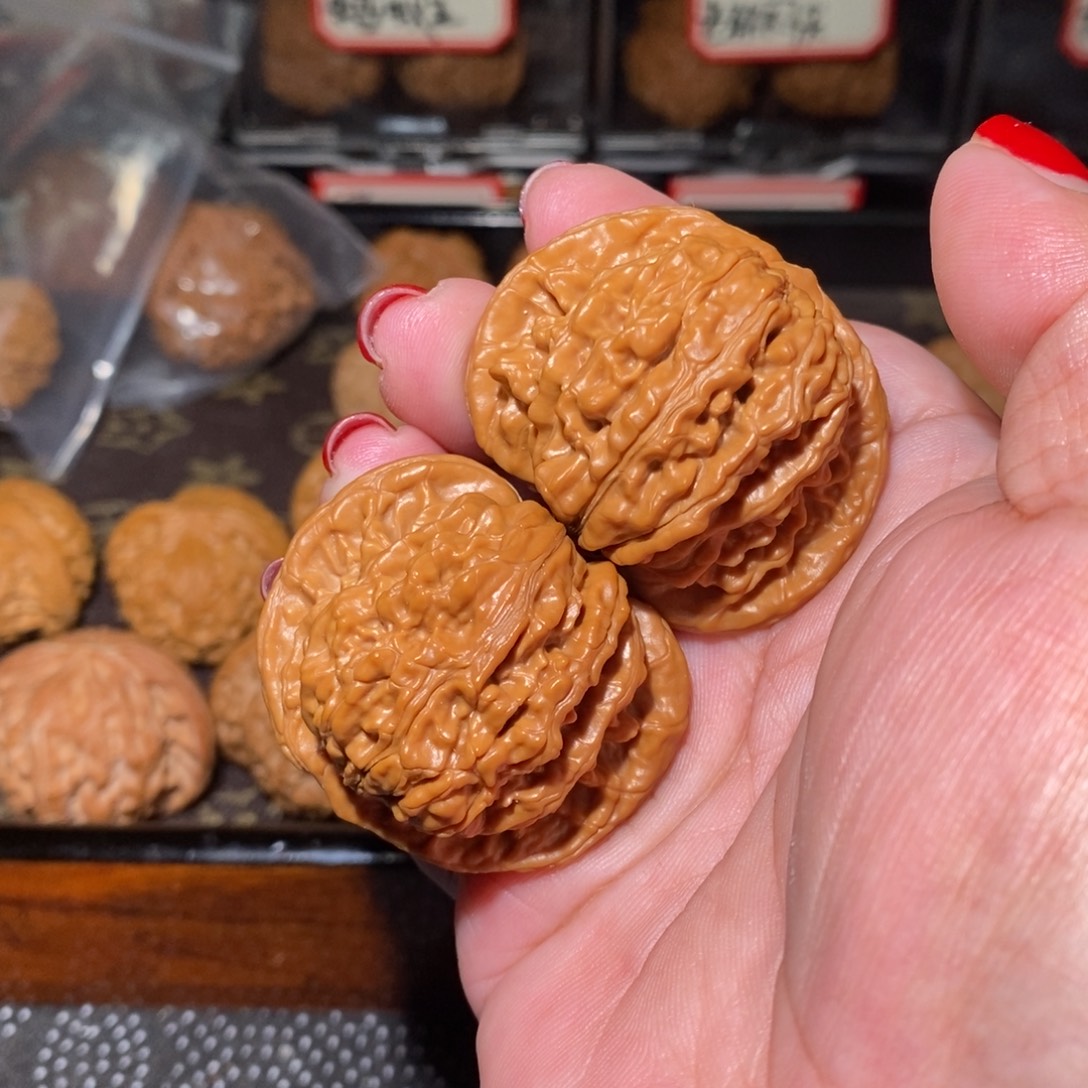 V***云把件文玩核桃汉高楼