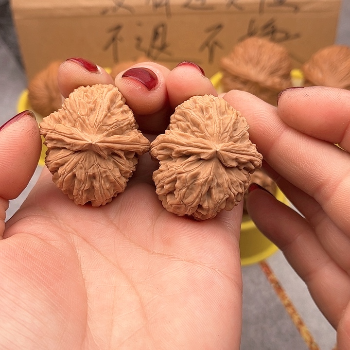 文玩核桃把件随机白狮子两对