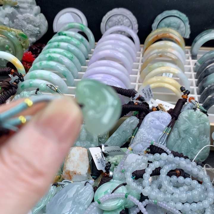 翡翠颈饰未镶嵌吊坠