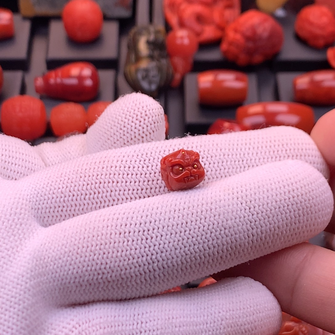 南红玛瑙未镶嵌精工雕刻满色满肉醒狮头配珠9mm