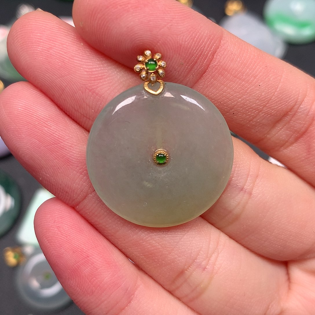 颈饰18K金镶嵌翡翠翡翠手镯