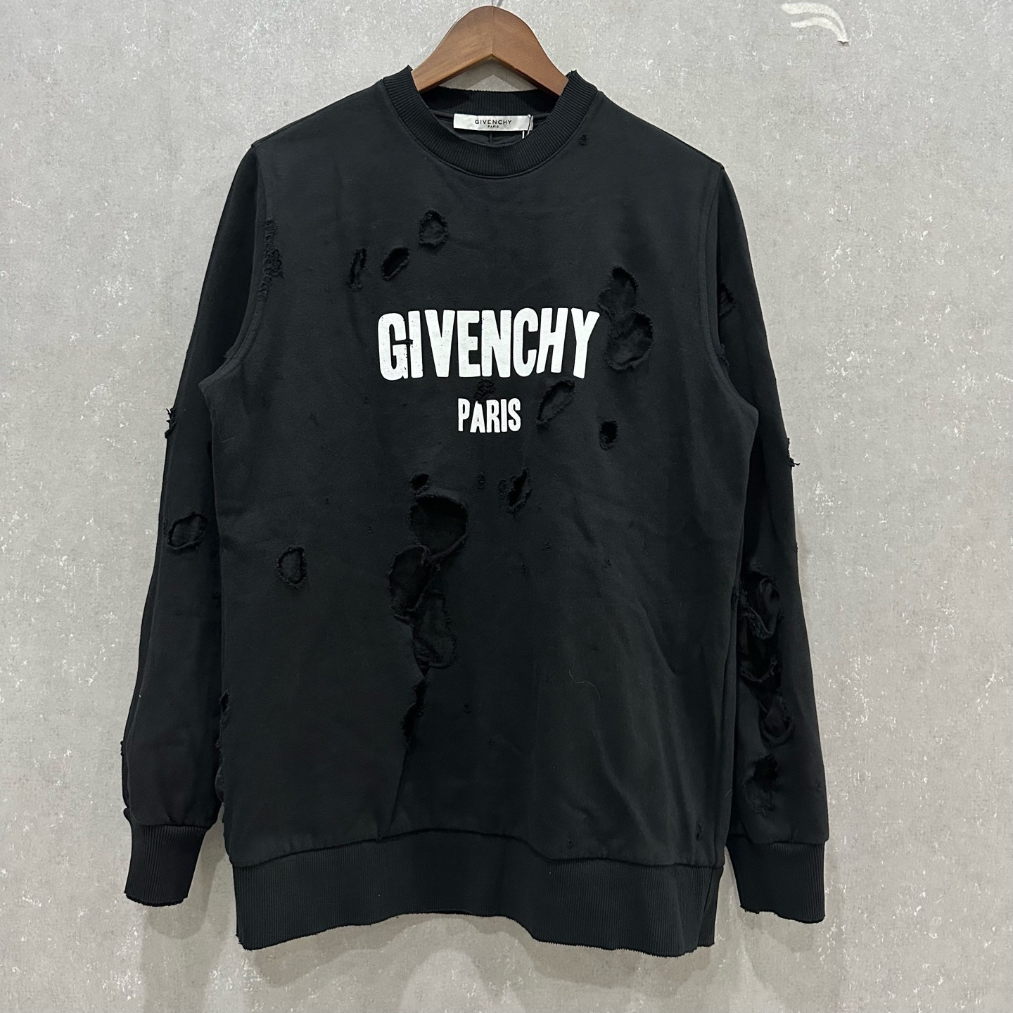 99新 Givenchy/纪梵希 黑色破洞圆领卫衣 XS码 004254