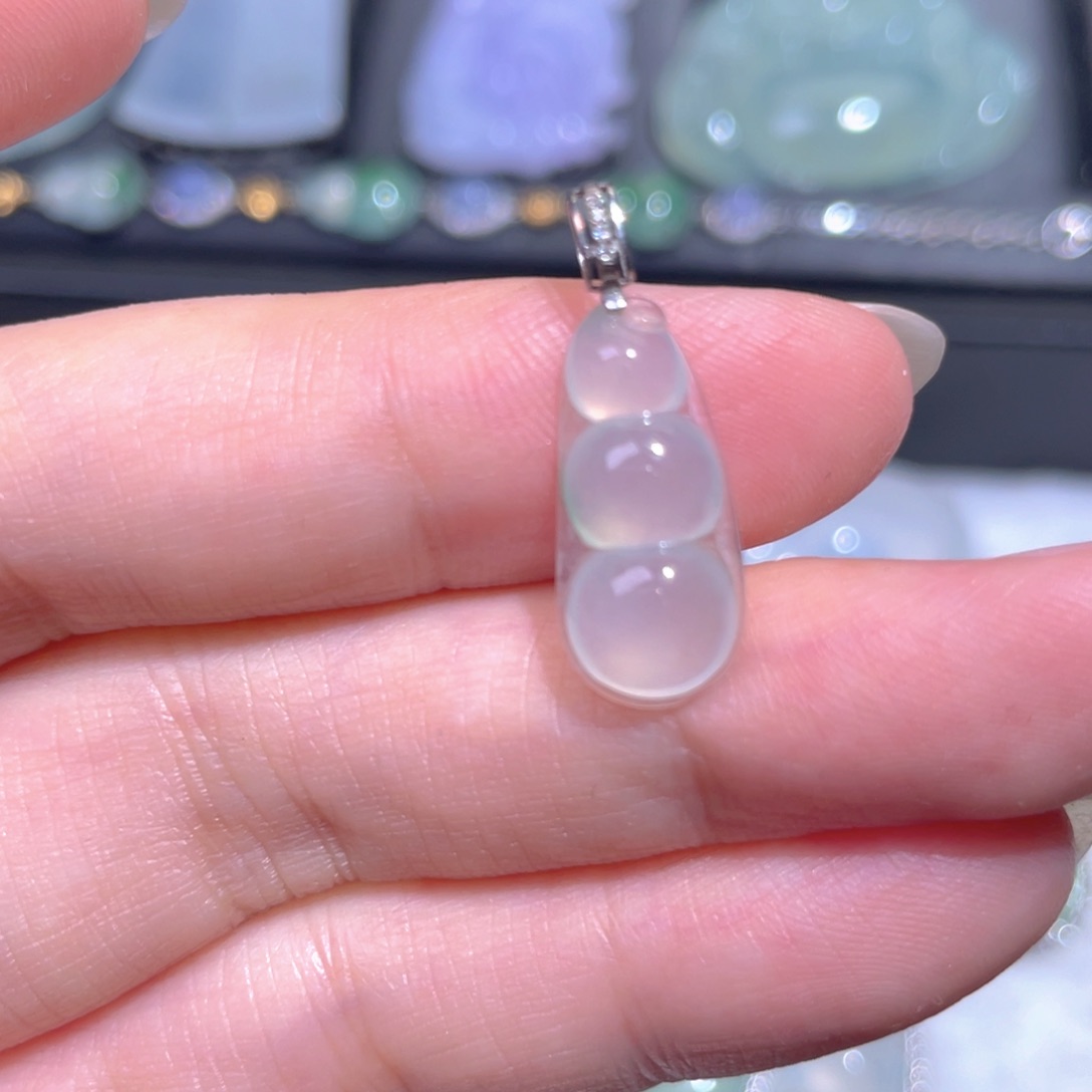 颈饰18K金镶嵌翡翠翡翠