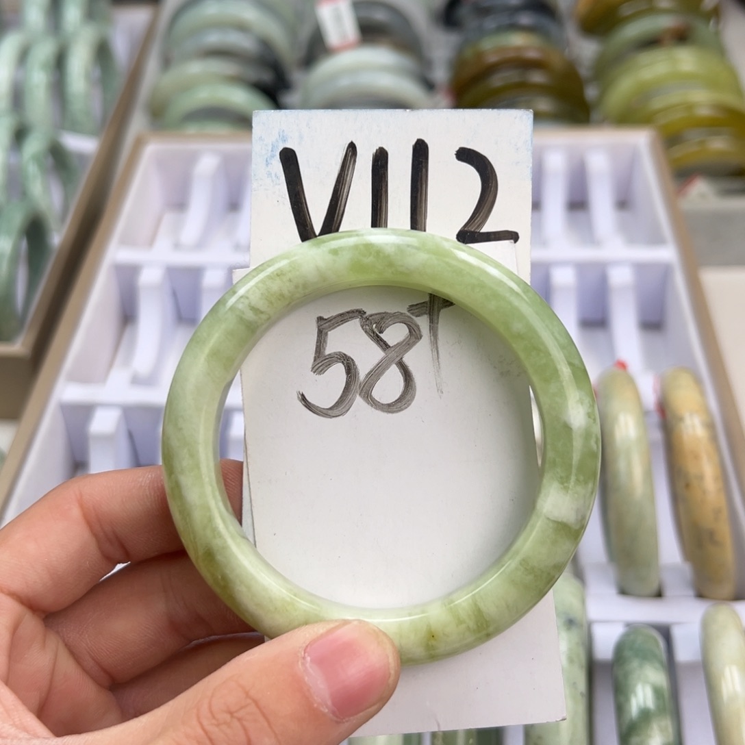 岫玉手镯未镶嵌天然岫玉