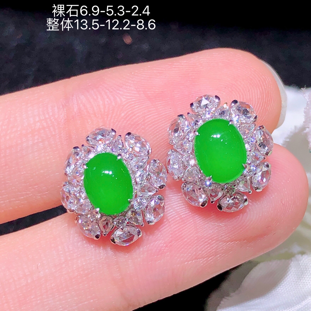 天然缅料A货翡翠阳绿蛋面两带款耳饰18K金镶钻