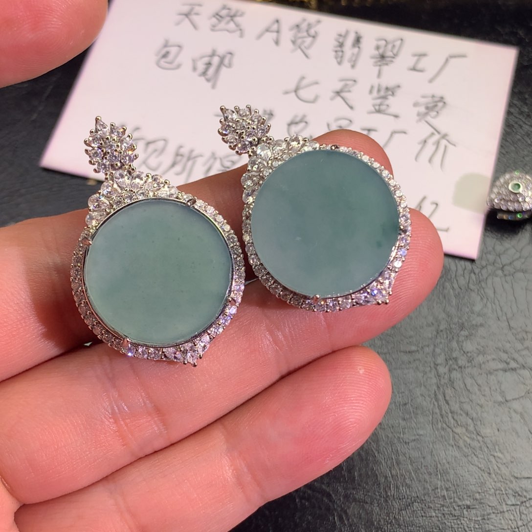 翡翠颈饰未镶嵌无事牌