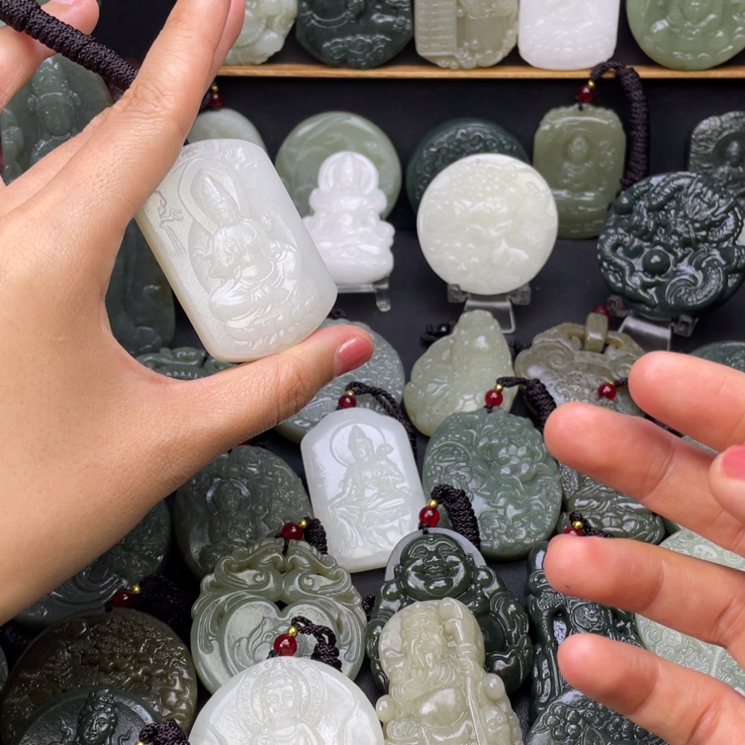 和田玉颈饰未镶嵌