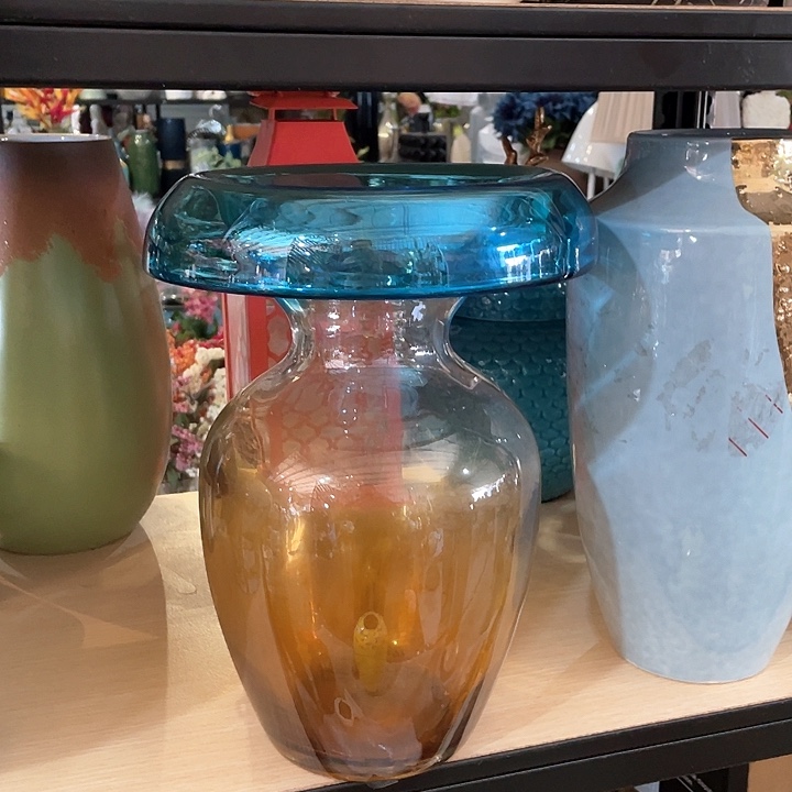 陶瓷花瓶，仿真绿植。