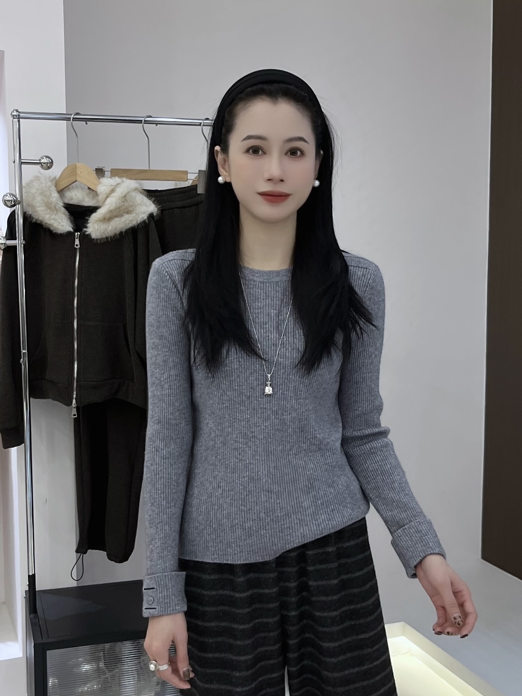 【Si&华严选】设计感简约时尚百搭圆领长袖针织衫打底衫上衣HB101