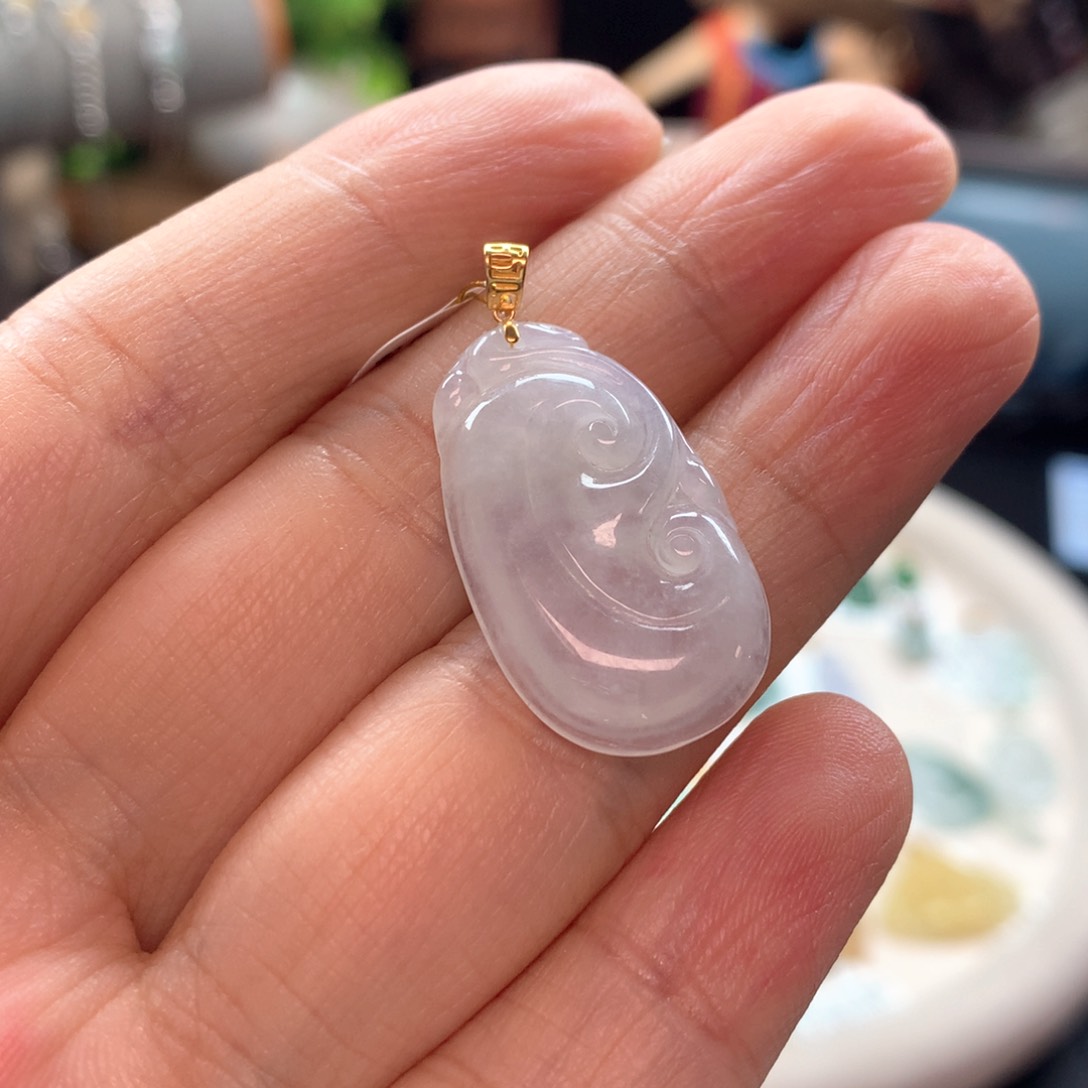 颈饰18K金镶嵌翡翠