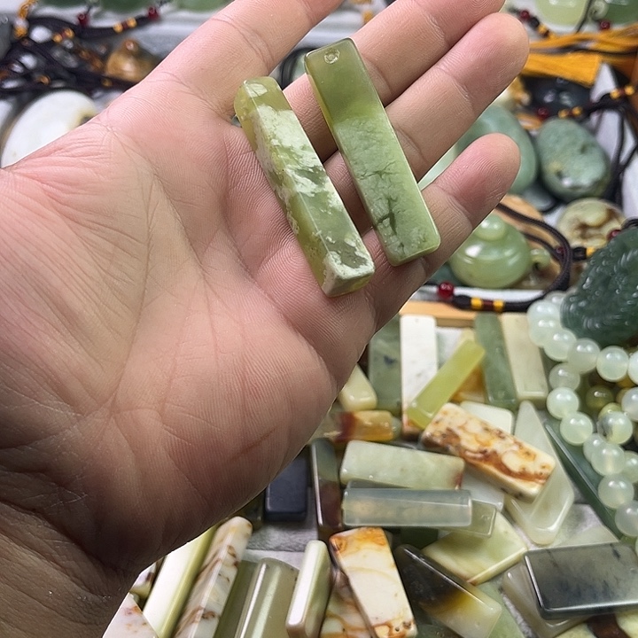 蛇纹石玉未镶嵌珠宝奇石